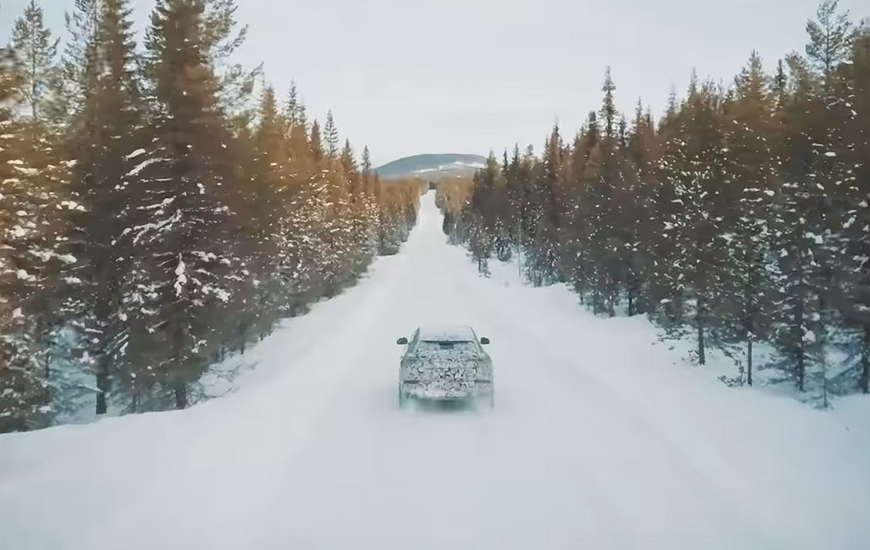 The new Lamborghini Urus on the snow